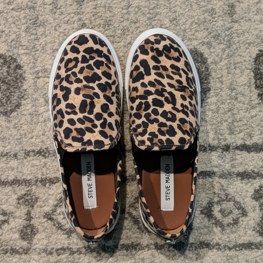 Steve Madden Safari (leopard print ) slip ons